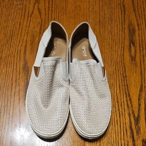 Oulaki Women's Slip-On Shoes